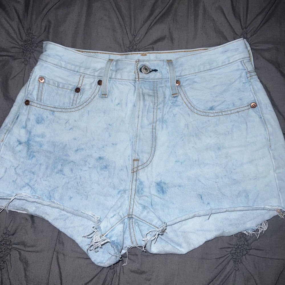 Acid wash Levi’s 501 denim shorts